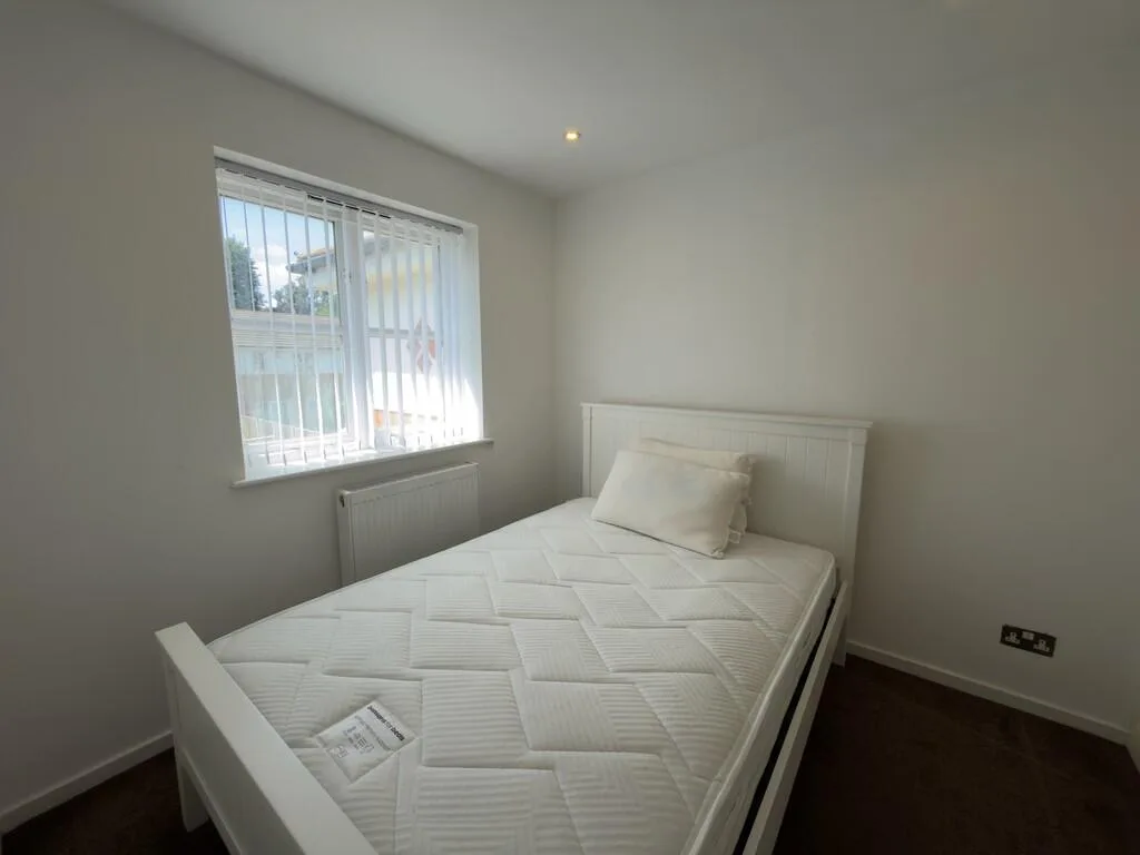 3 bedroom end of terrace house for rent