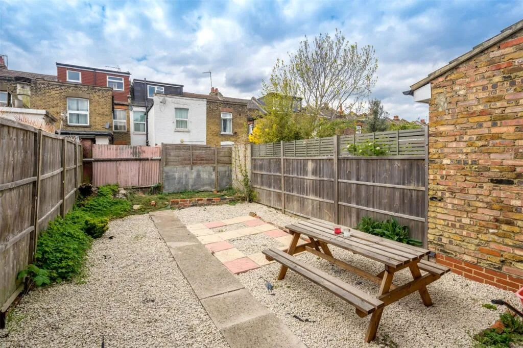 5 bedroom house for rent