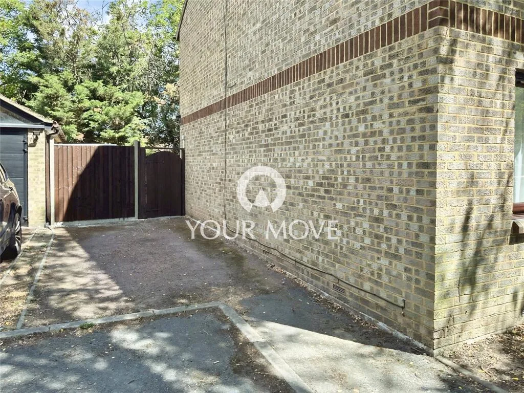 3 bedroom semi-detached house for rent
