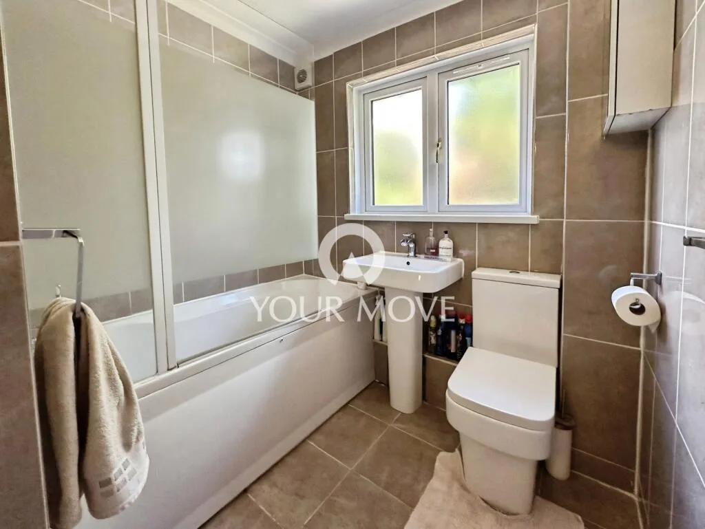 3 bedroom semi-detached house for rent