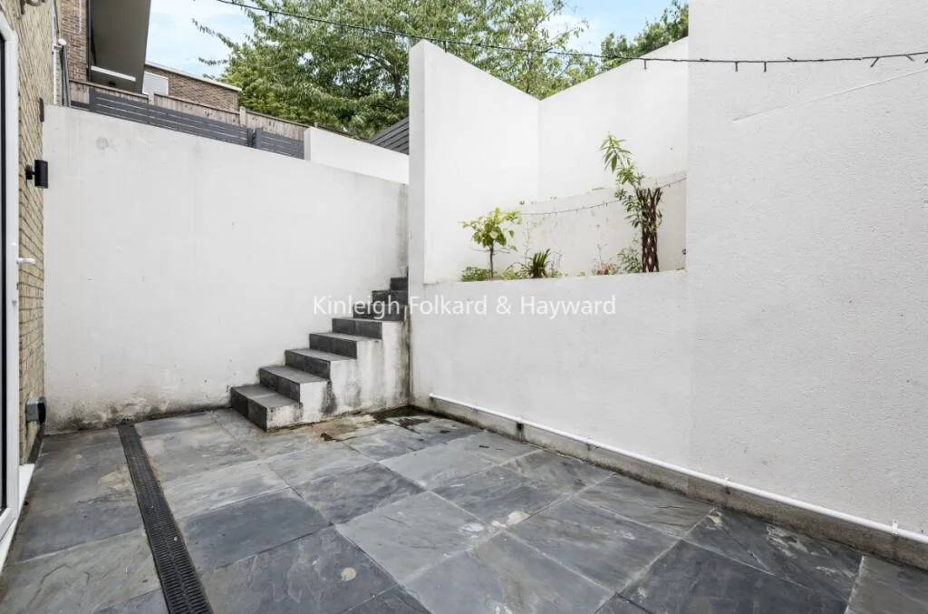 3 bedroom flat for rent