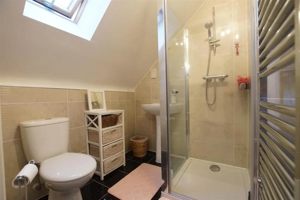 4 bedroom semi-detached house for rent