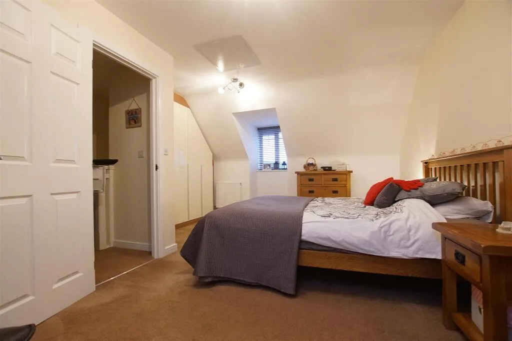 4 bedroom semi-detached house for rent