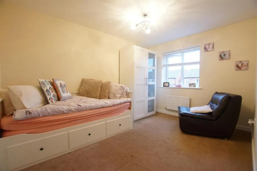 4 bedroom semi-detached house for rent