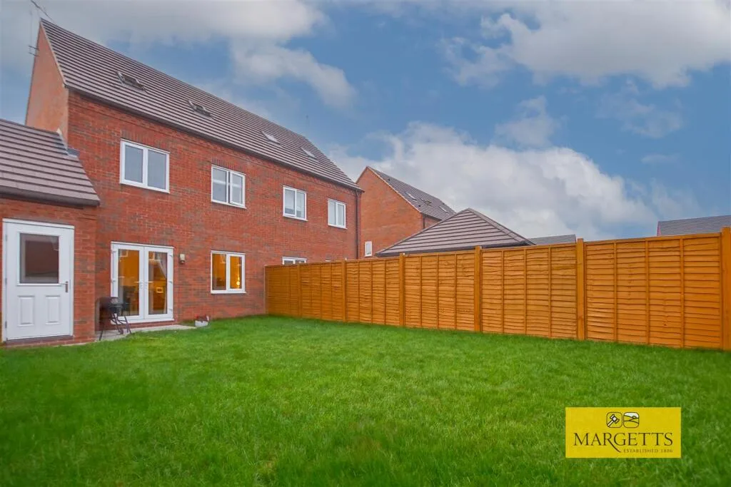 4 bedroom semi-detached house for rent