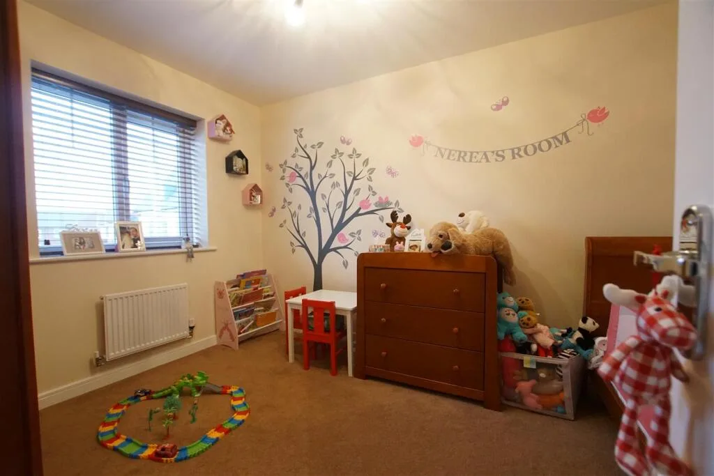 4 bedroom semi-detached house for rent