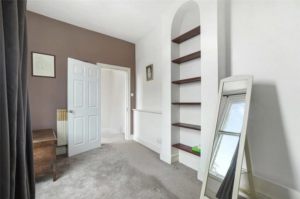1 bedroom maisonette for rent