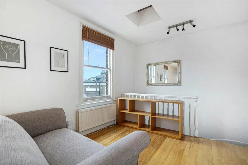 1 bedroom maisonette for rent