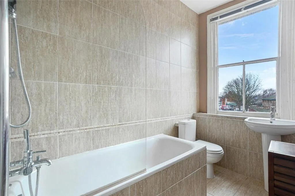 1 bedroom maisonette for rent