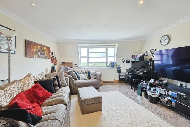 3 bedroom flat for rent