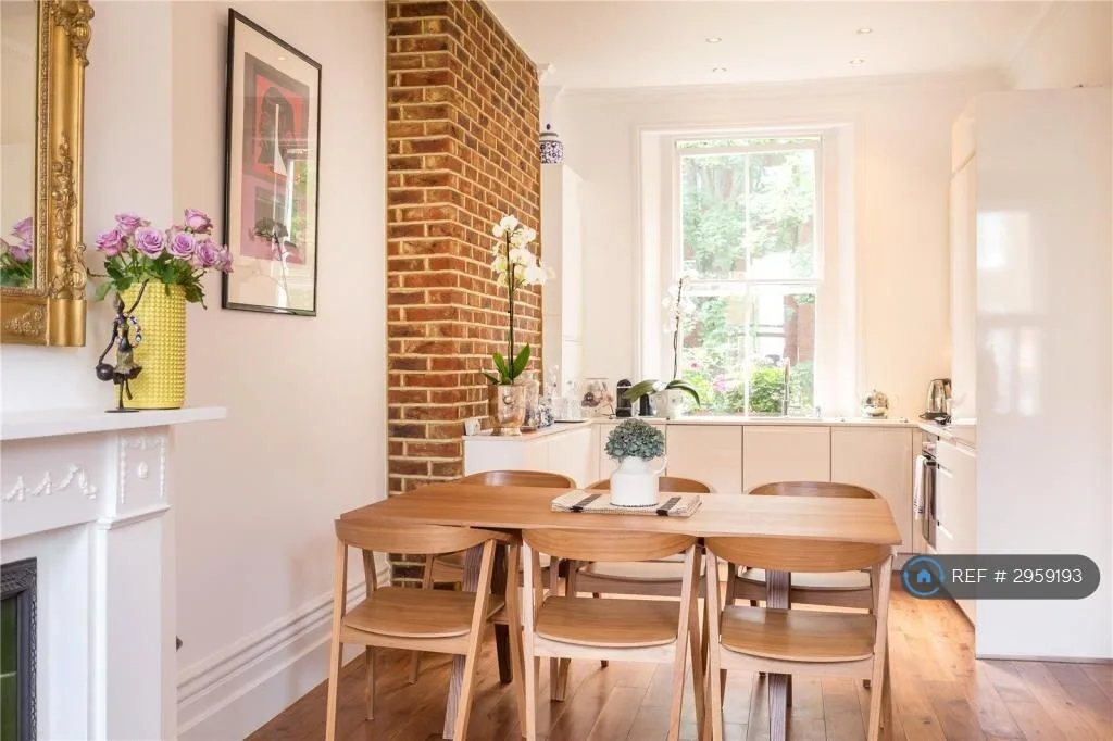 2 bedroom maisonette for rent