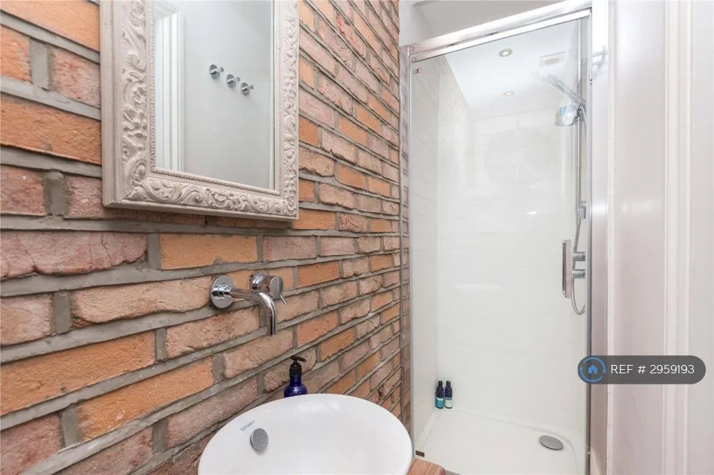 2 bedroom maisonette for rent