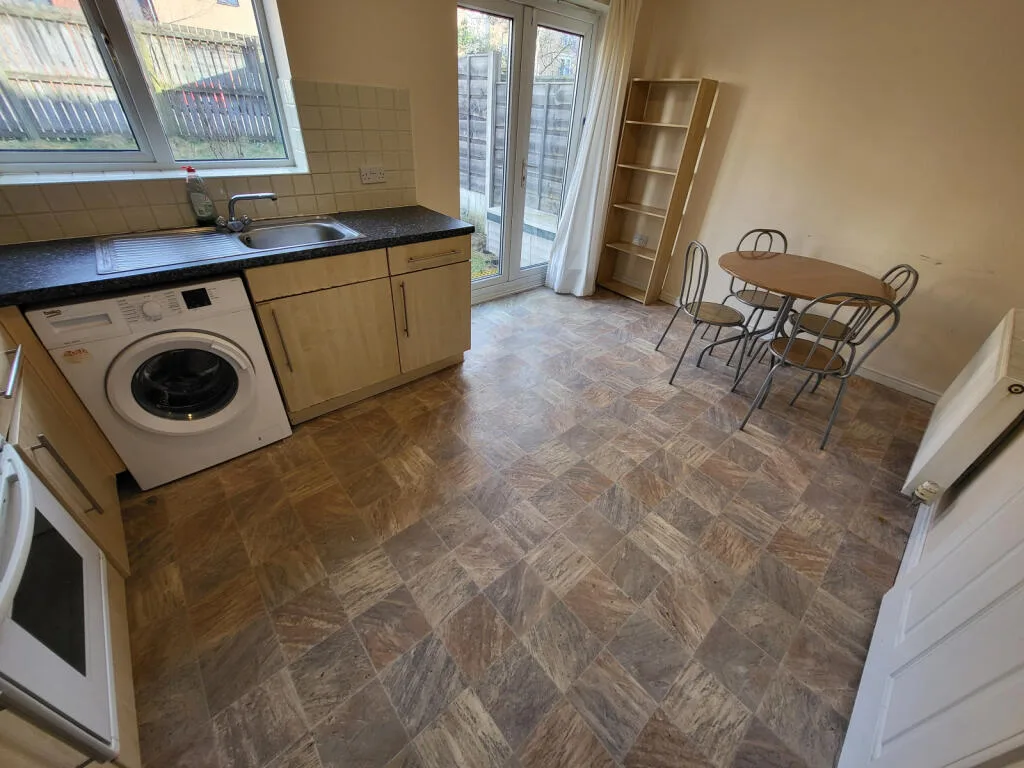 3 bedroom semi-detached house for rent