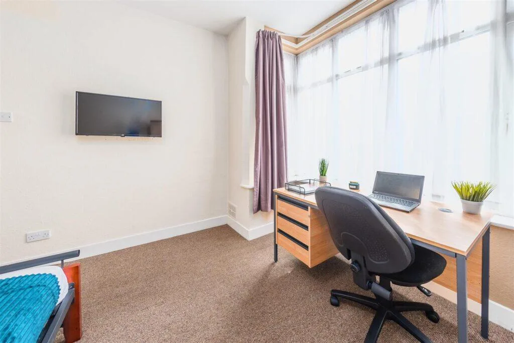 6 bedroom terraced house for rent
