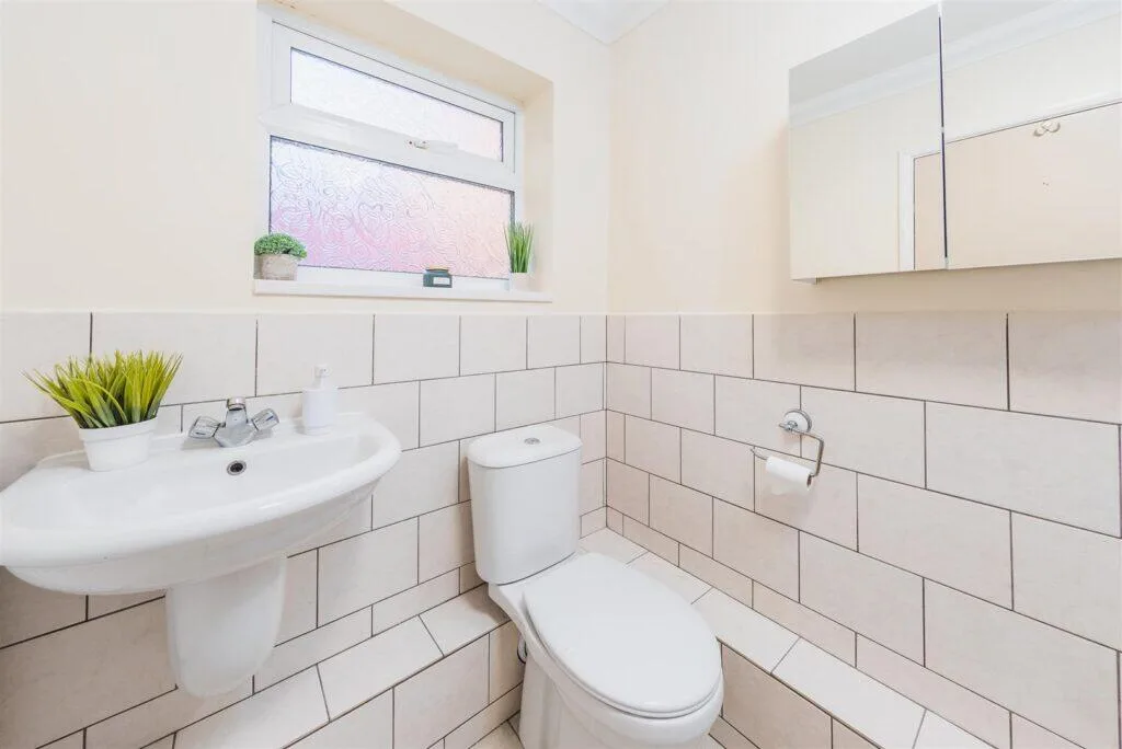 6 bedroom terraced house for rent