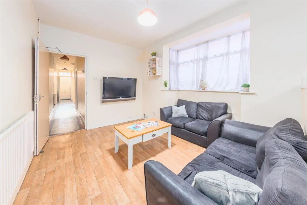 6 bedroom terraced house for rent