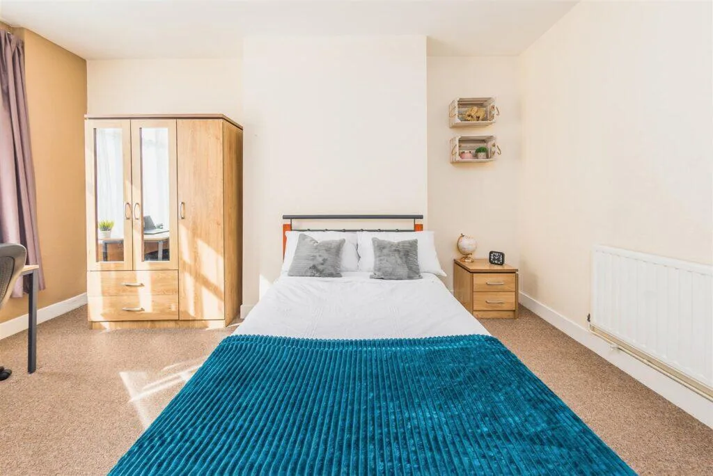 6 bedroom terraced house for rent
