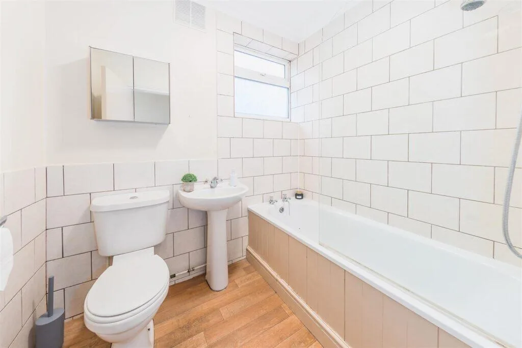 6 bedroom terraced house for rent