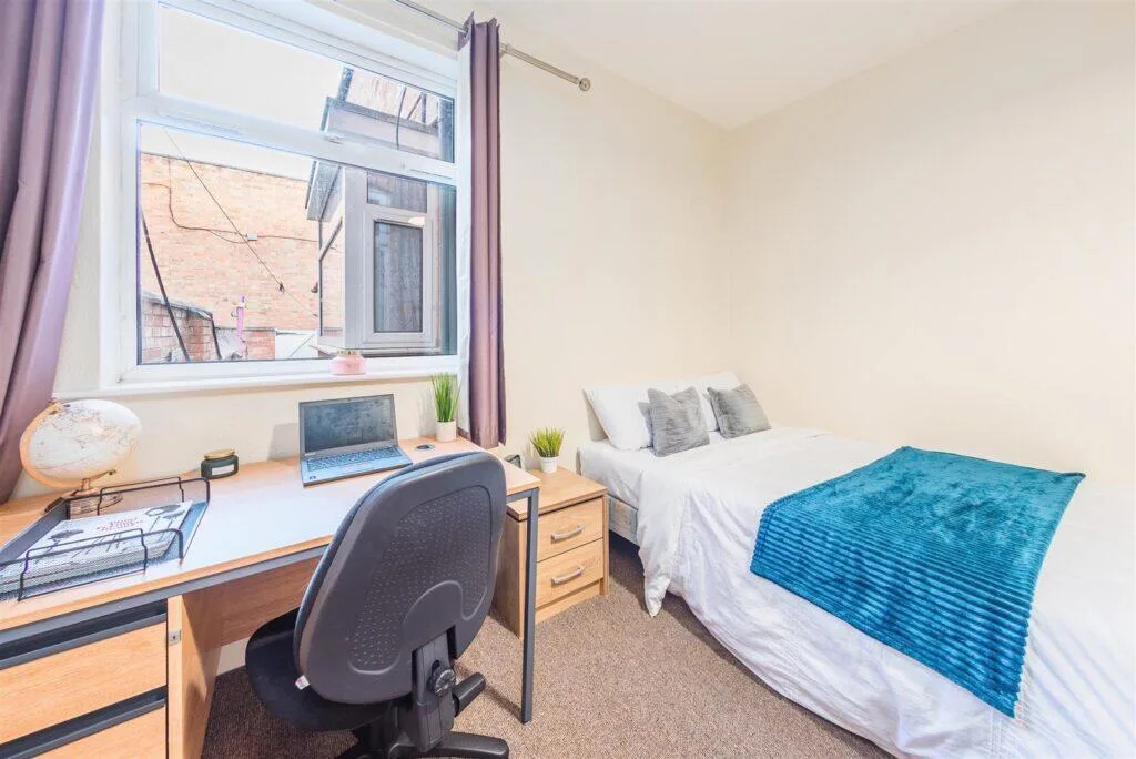 6 bedroom terraced house for rent