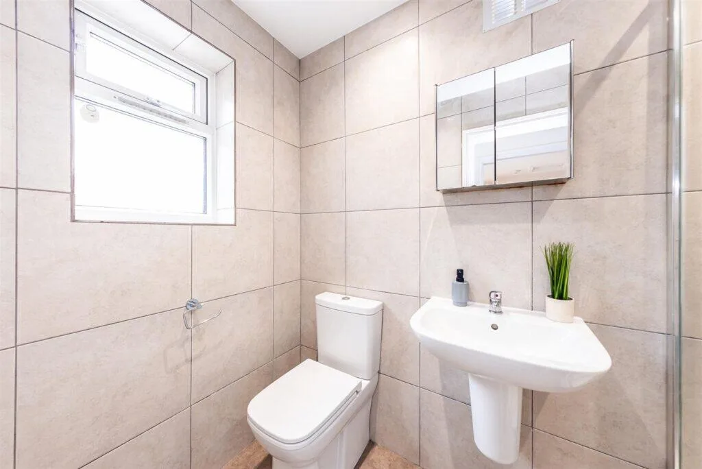 5 bedroom terraced house for rent