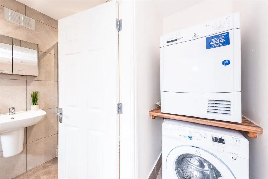 5 bedroom terraced house for rent