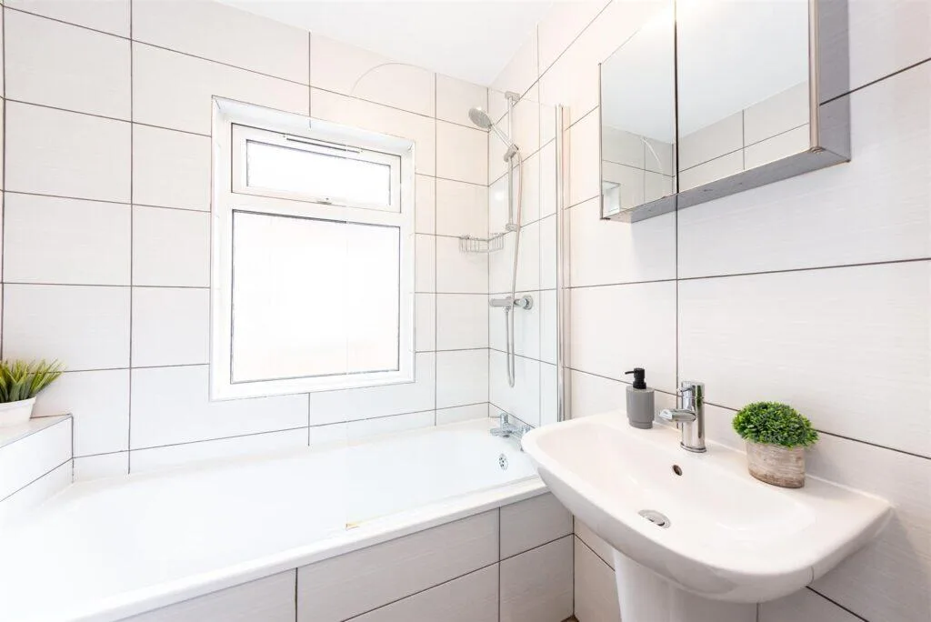 5 bedroom terraced house for rent