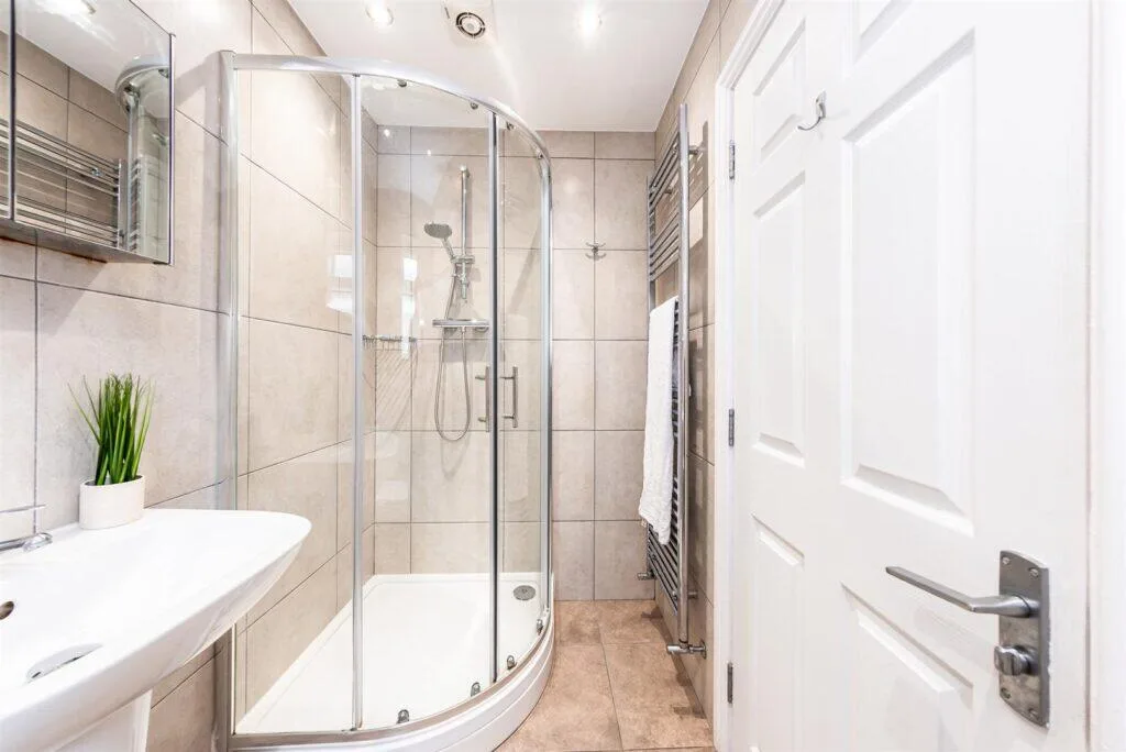 5 bedroom terraced house for rent