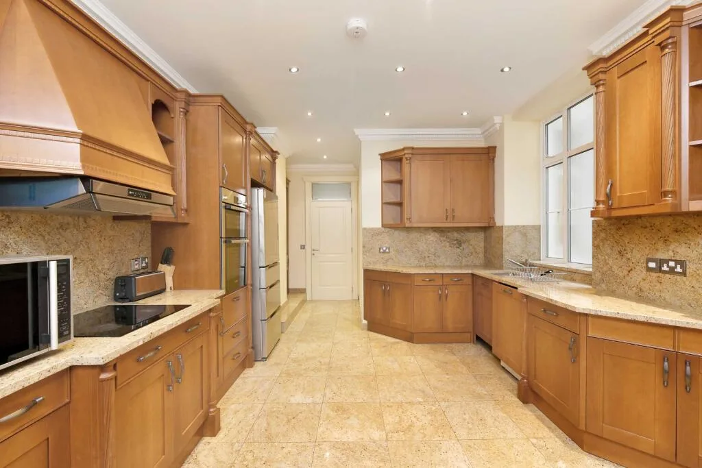 5 bedroom apartment for rent