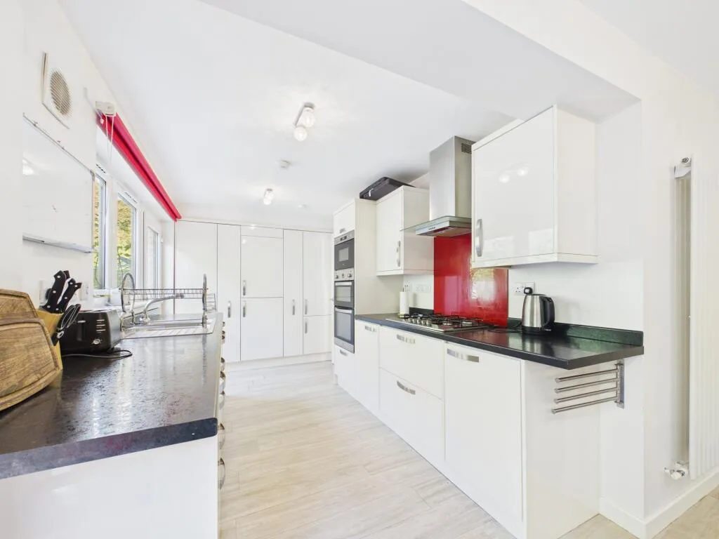 5 bedroom detached house for rent
