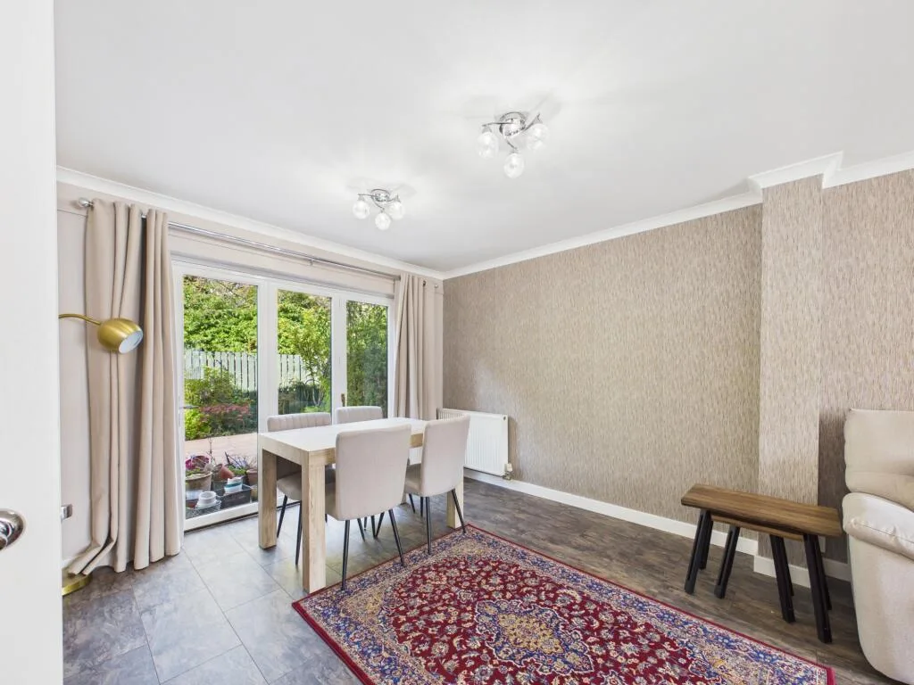 5 bedroom detached house for rent