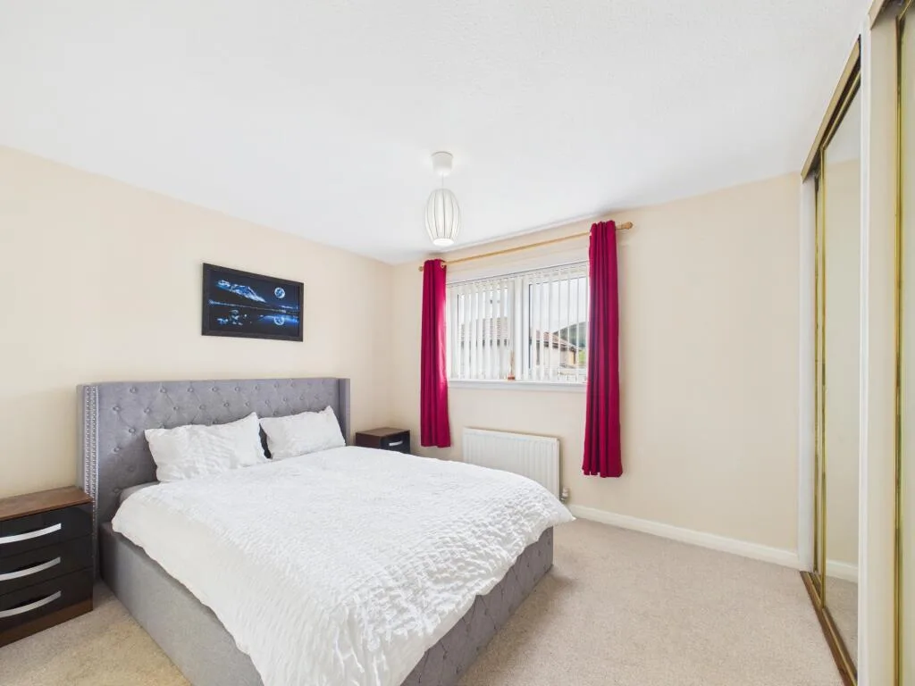 5 bedroom detached house for rent