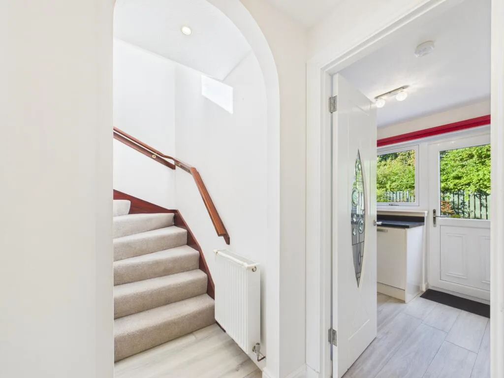 5 bedroom detached house for rent