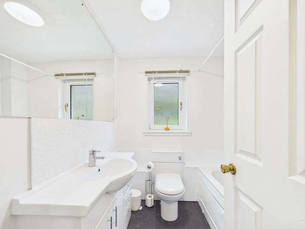 5 bedroom detached house for rent