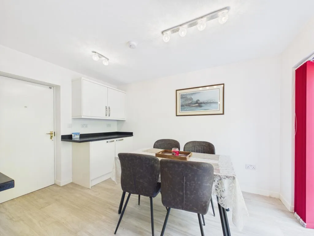 5 bedroom detached house for rent