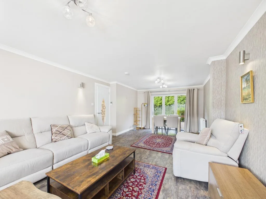 5 bedroom detached house for rent