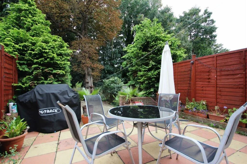 2 bedroom maisonette for rent