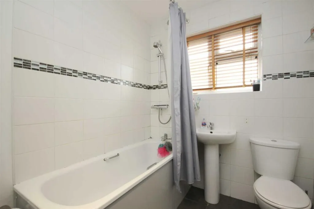2 bedroom maisonette for rent