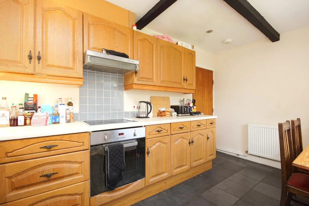 4 bedroom semi-detached house for rent