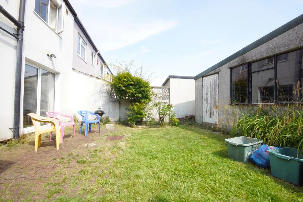 4 bedroom semi-detached house for rent