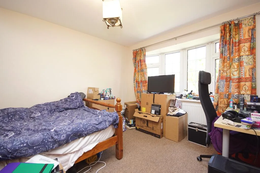 4 bedroom semi-detached house for rent