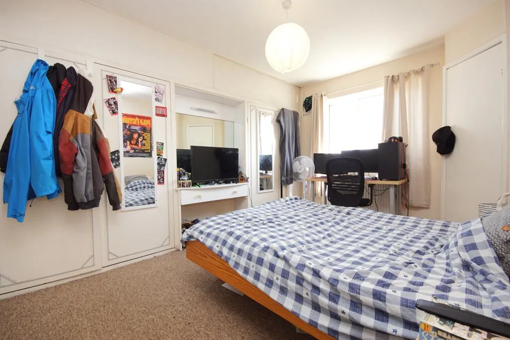 4 bedroom semi-detached house for rent