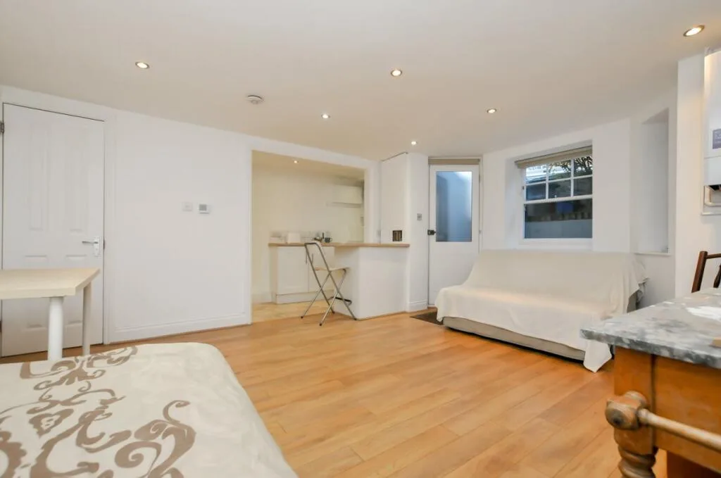 Studio flat for rent