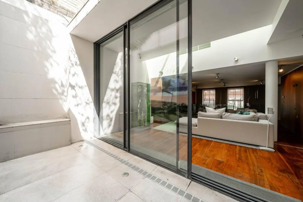 4 bedroom mews property for rent