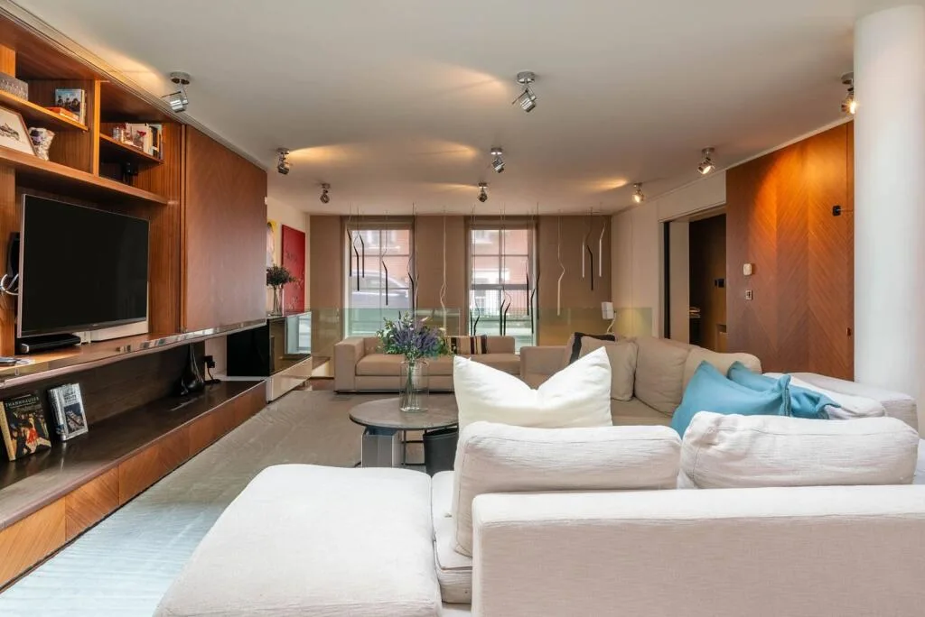 4 bedroom mews property for rent