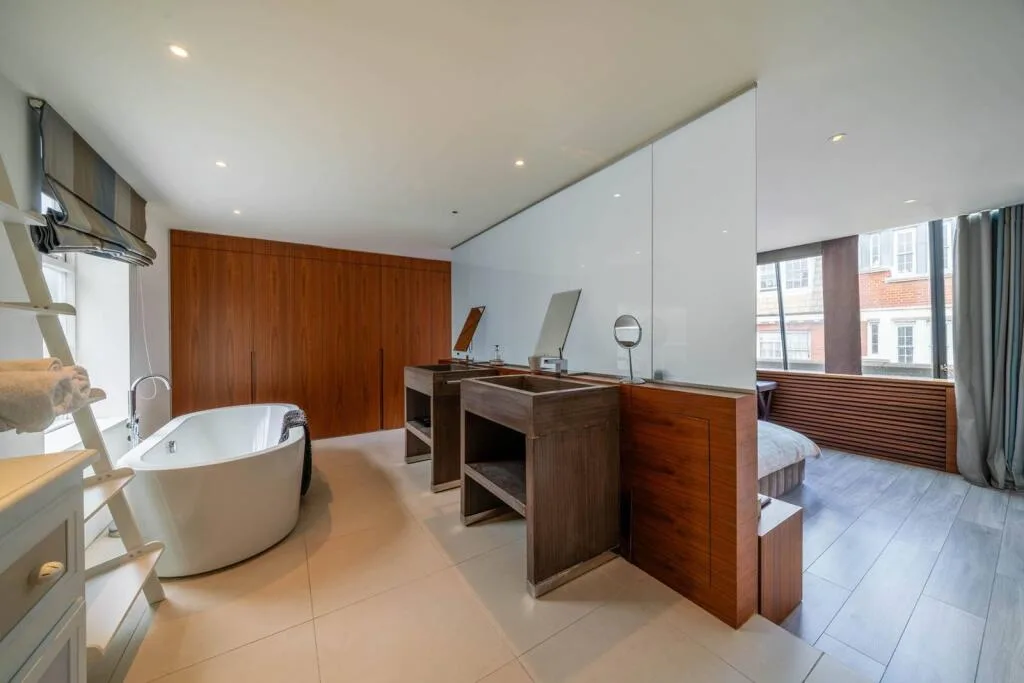4 bedroom mews property for rent