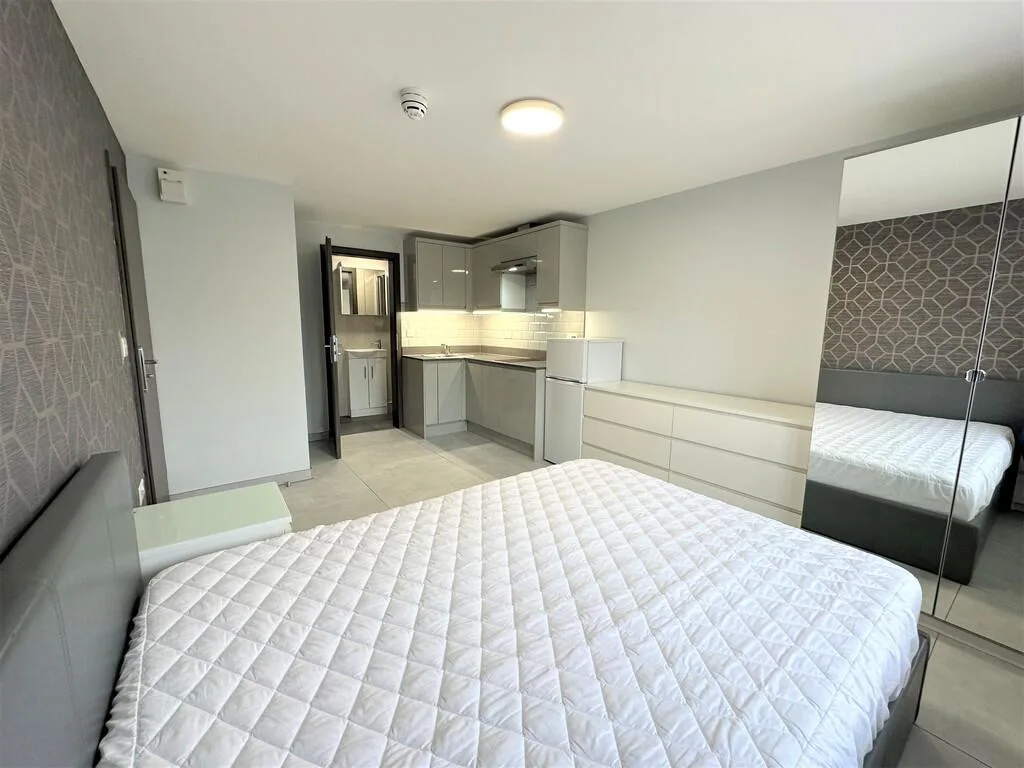 Studio flat for rent