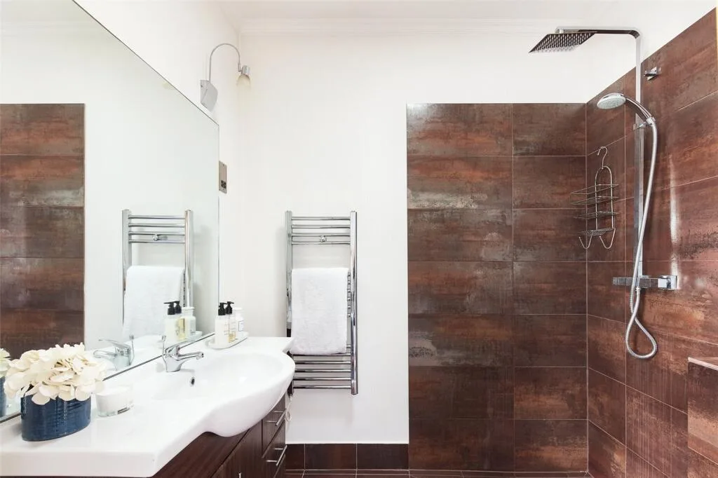 2 bedroom penthouse for rent