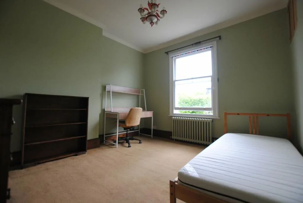 3 bedroom end of terrace house for rent