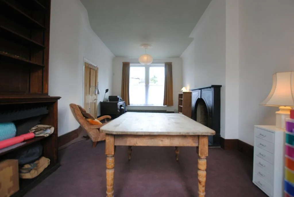 3 bedroom end of terrace house for rent