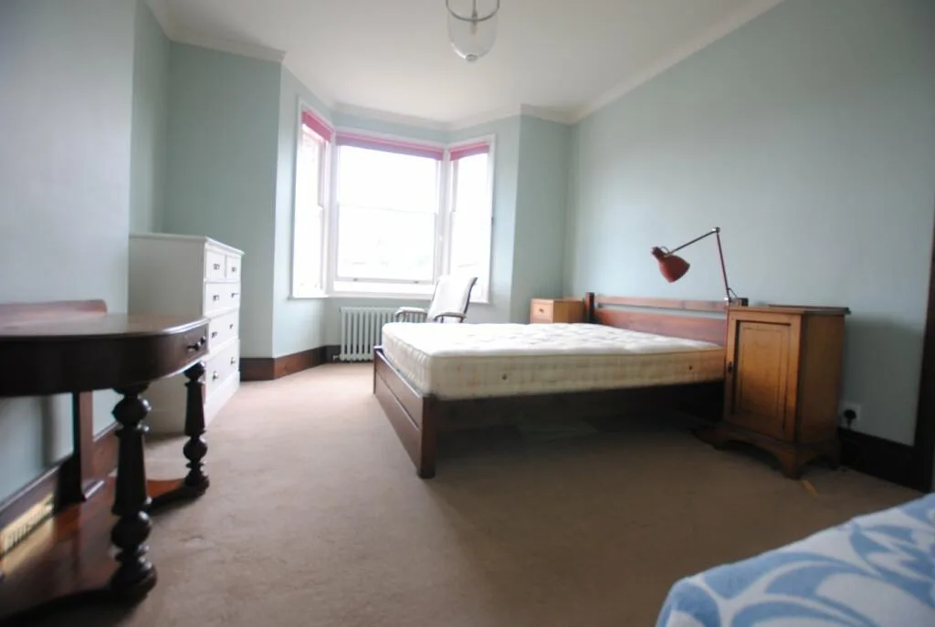 3 bedroom end of terrace house for rent